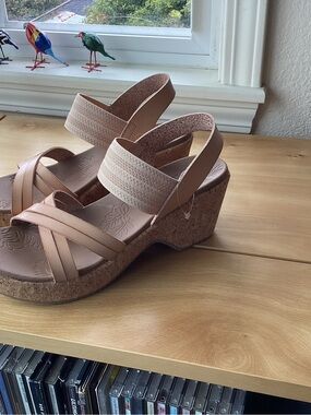 Sketchers Cali Bristol Slingback Wedge. New! Never Worn!
